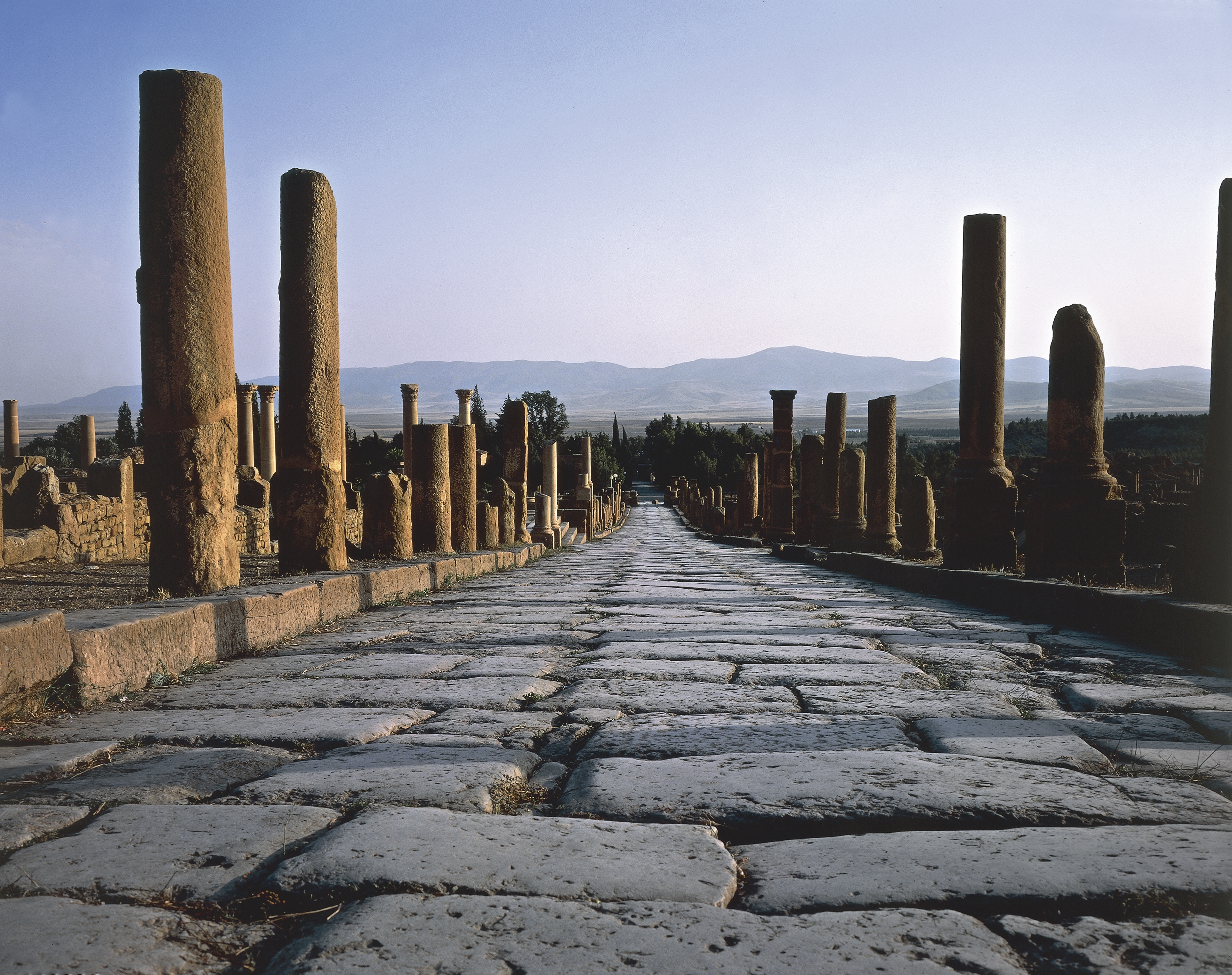 Algeria, timgad, Ruins of Roman colonial town founded by Emperor Trajan around 100 A.D.